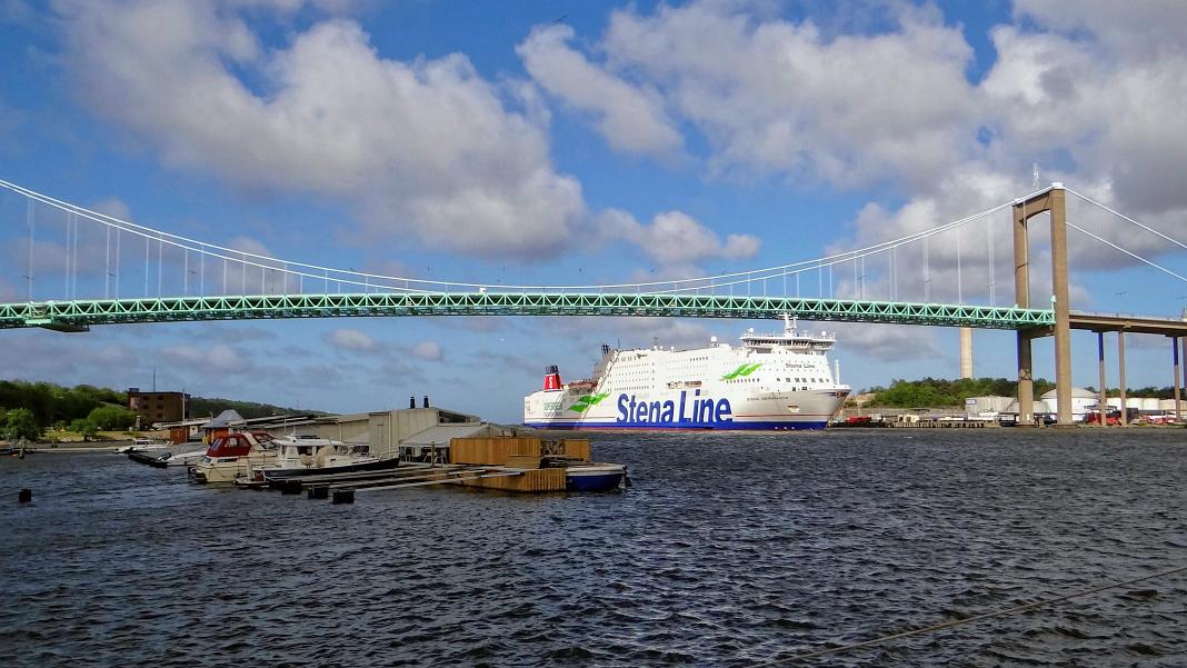 A Stena Line ferry passing under the Alvsborg Bridge