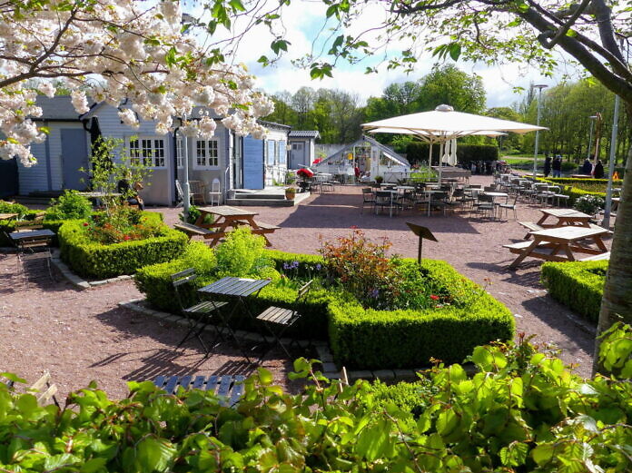 Nice café in the Slottsträdgården park