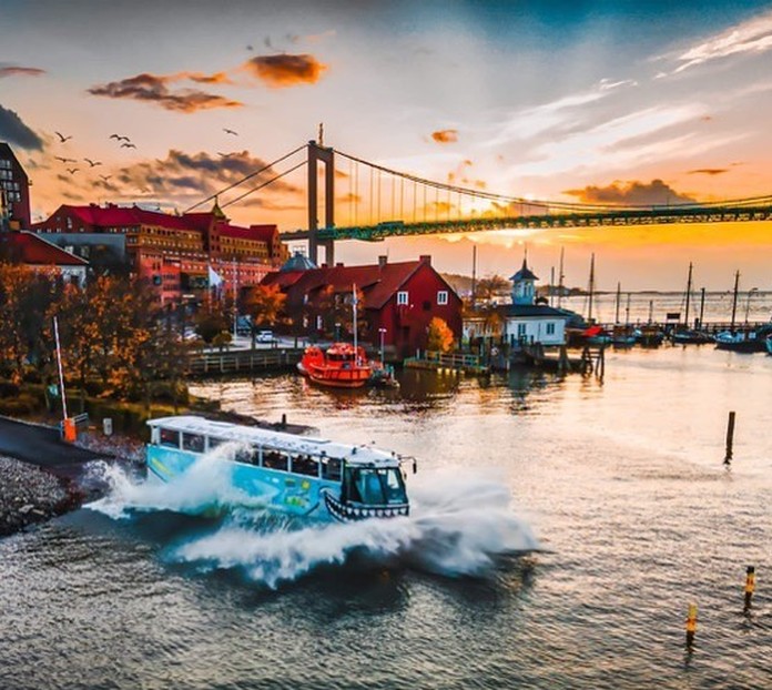 Sightseeing tour on land and water: the Ocean Bus in Gothenburg