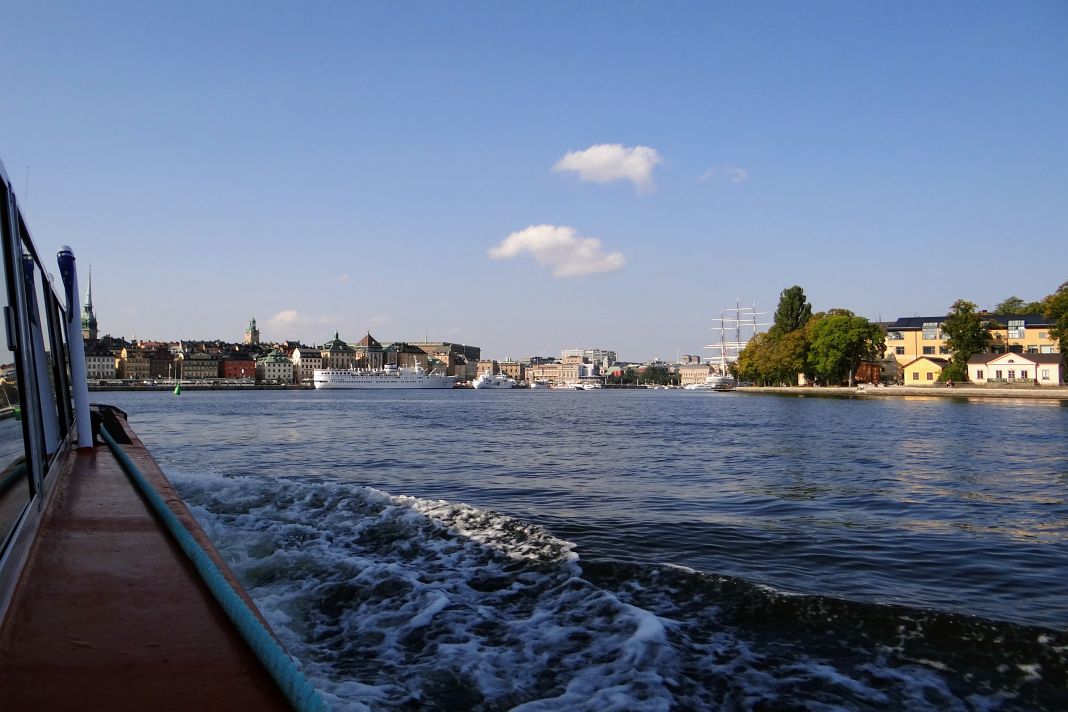 Stockholm from water - Boat tour under the bridges